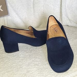 NAVY LIFE STRIDE SHOES